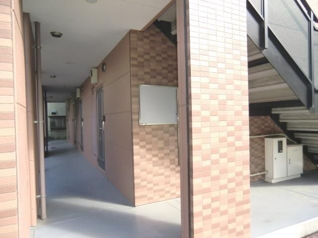 ロビー　玄関側