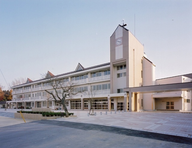 小学校　土岐市立下石小学校（小学校）まで2825m