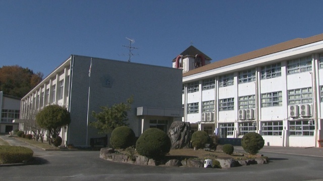 中学校　土岐市立西陵中学校（中学校）まで1886m