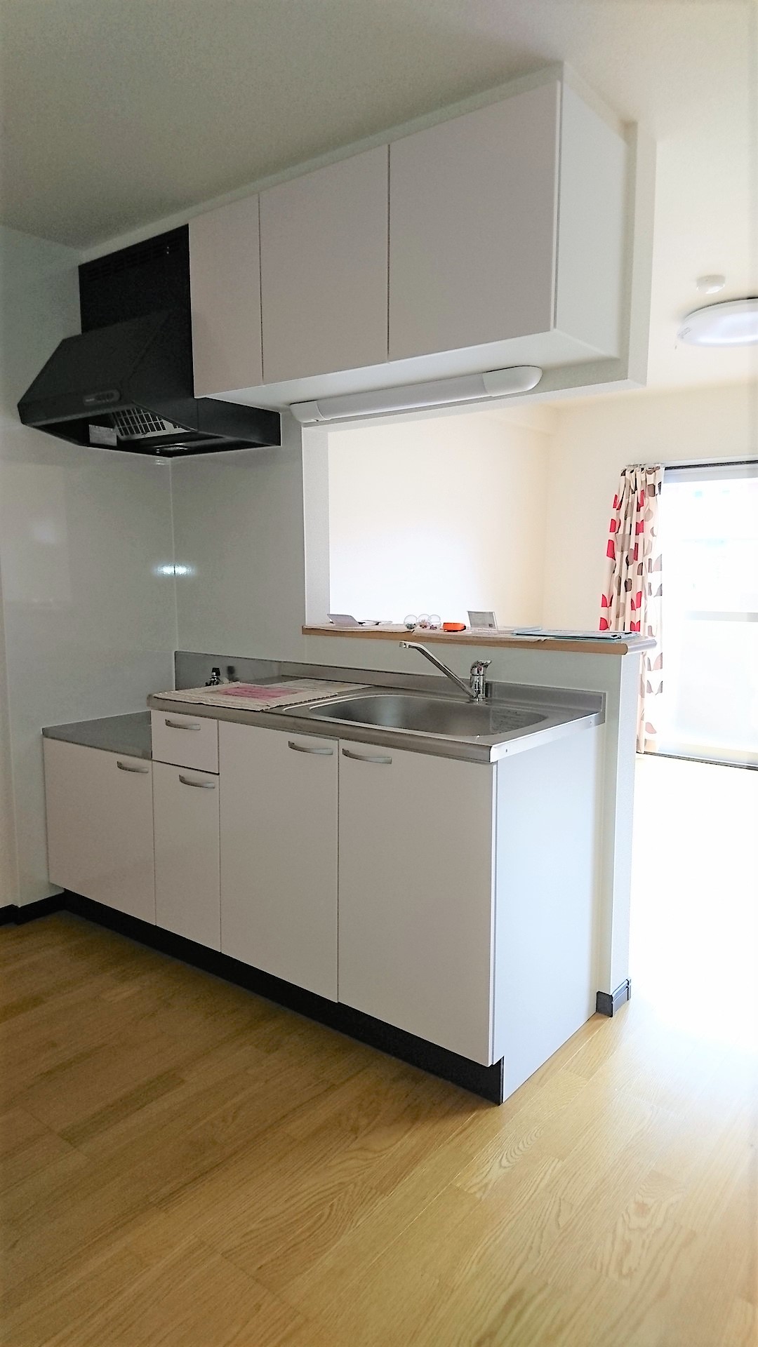 キッチン　カウンタータイプのキッチンです。ガスコンロ対応。