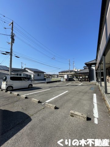 駐車場　車をお持ちの方に嬉しい駐車場付きの物件です