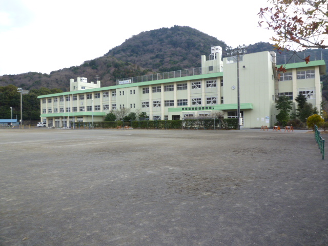 小学校　沼津市立香貫小学校（小学校）まで1176m