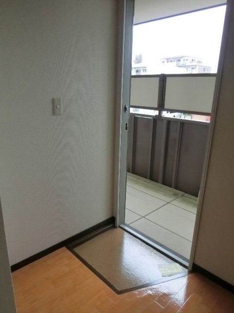 【クレール牧の里　Ａ棟の玄関】