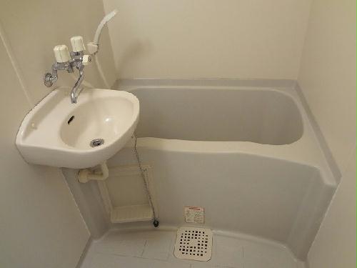 バス・シャワールーム　風呂トイレ別のため、ゆっくりと湯船につかれます！