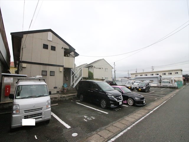 【豊川市大崎町のアパートの駐車場】