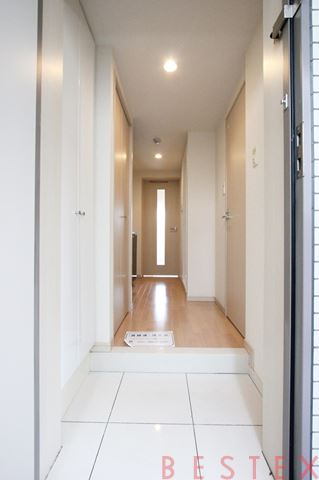 玄関　※同タイプのお部屋の写真です