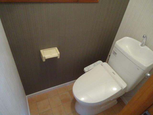 トイレ　トイレ交換済み、洗浄便座付。