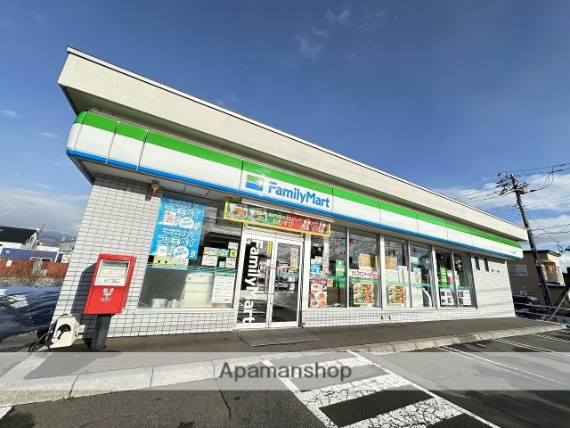 コンビニ　ファミリーマート北斗七重浜店（コンビニ）まで547m