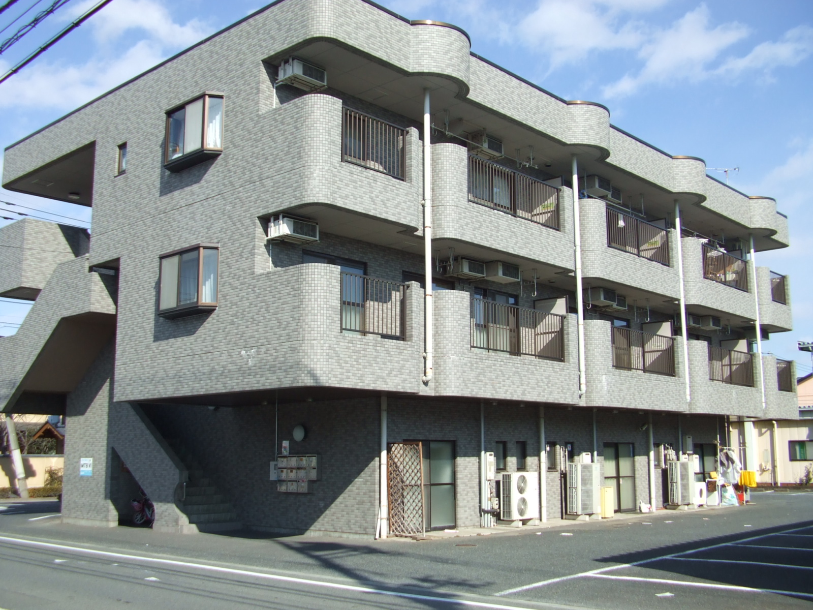 前橋市荒牧町のマンションの建物外観