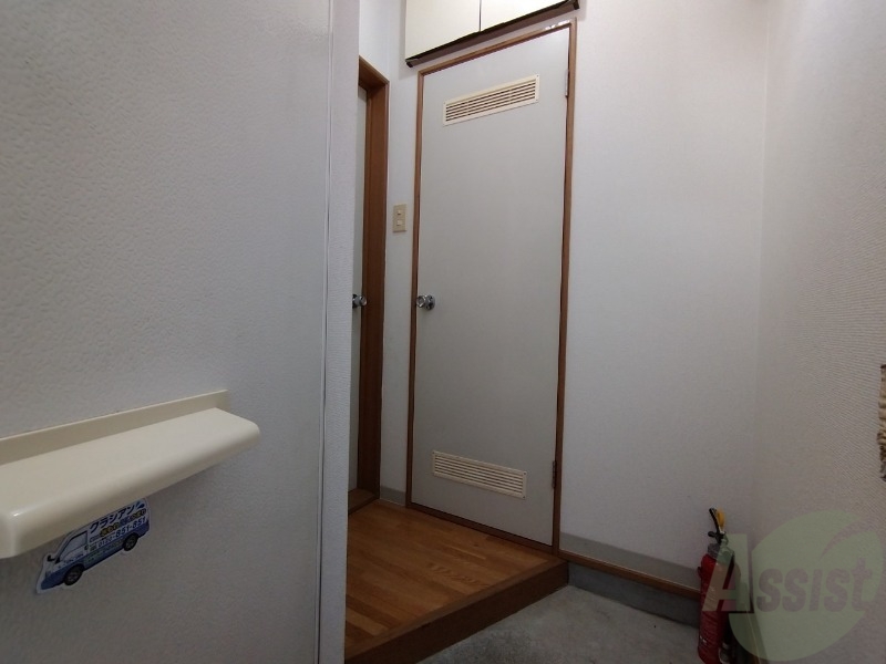 玄関　玄関の様子です。明るい印象ですね。気分もあがりそう。