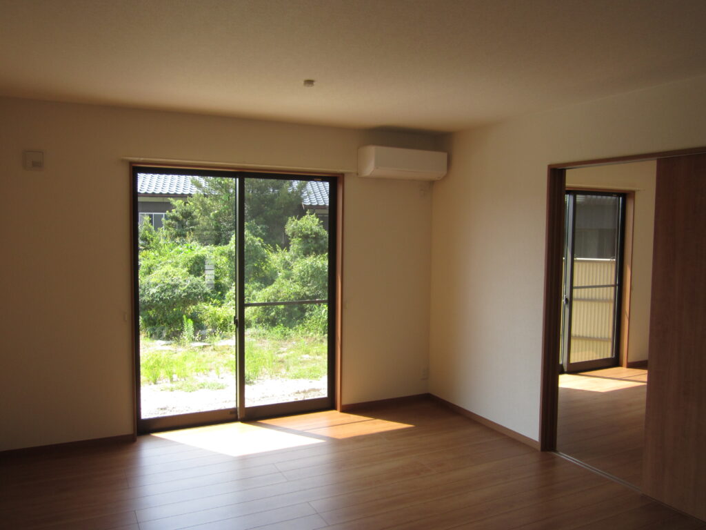 吉敷佐畑 平屋一戸建ての居間写真