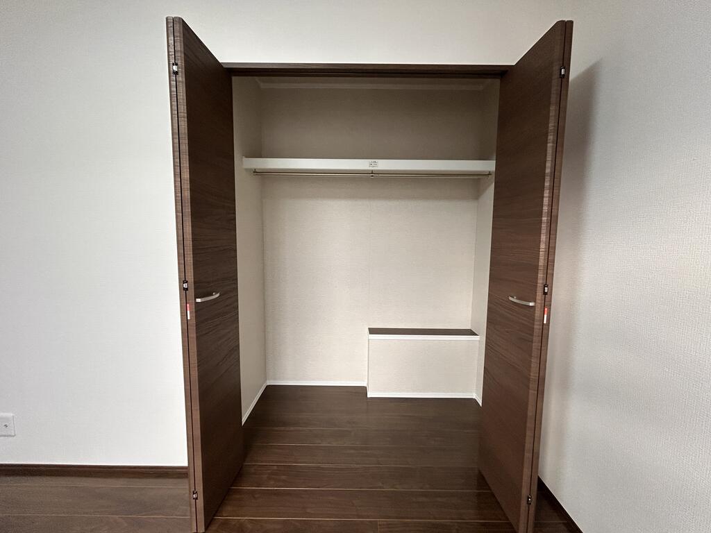 収納　２階洋室収納