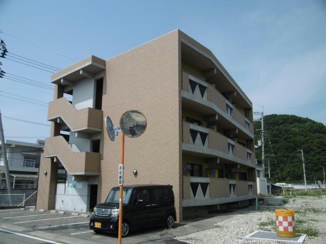 徳島市新浜本町のマンションの建物外観