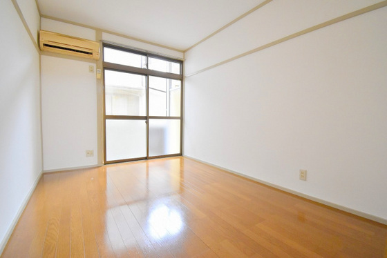 居室・リビング　※別号室の写真です