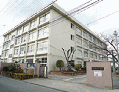 中学校　大東市立諸福中学校（中学校）まで352m