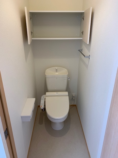 トイレ　温水洗浄便座付トイレ