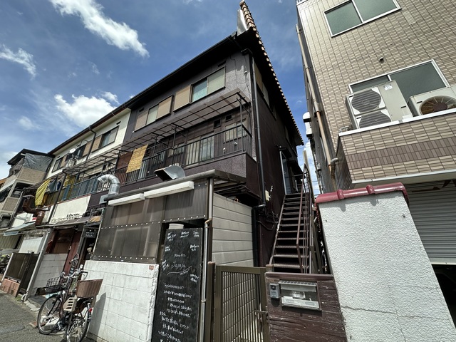 上本町メゾネットの建物外観