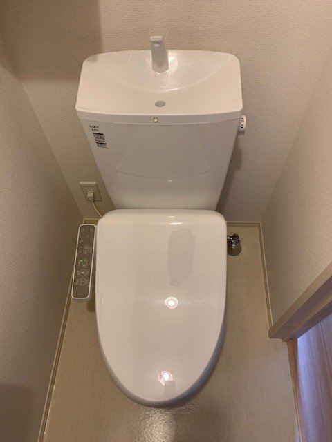 トイレ　温水洗浄便座付トイレ