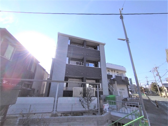 茨木市天王のアパートの建物外観
