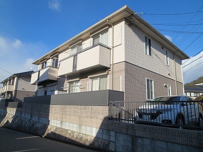 広島市佐伯区五月が丘のアパートの建物外観