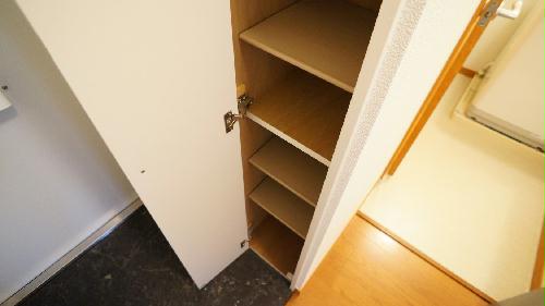 玄関　たくさんの靴が入ります