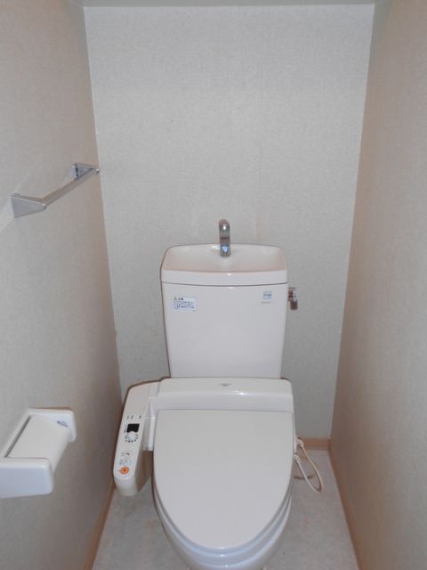 【静岡市清水区長崎のアパートのトイレ】
