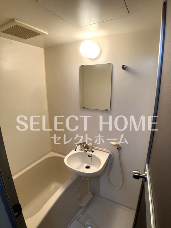 バス・シャワールーム　コンパクトで使いやすいお風呂です