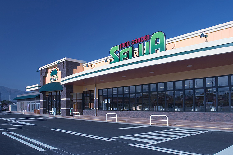 ショッピングセンター　御坂マーケットタウン（ショッピングセンター）まで591m