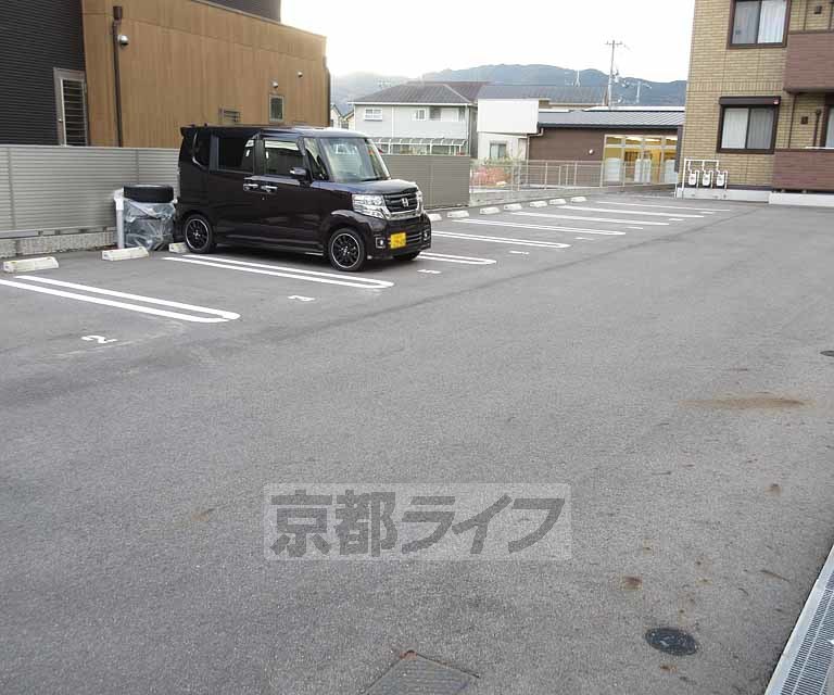 【リバーハイツIIの駐車場】