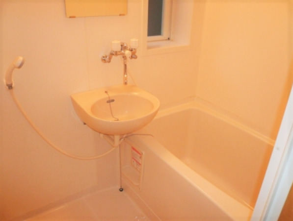 バス・シャワールーム　ゆったり過ごせるお風呂です