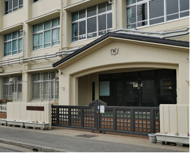 中学校　神戸市立兵庫中学校（中学校）まで573m