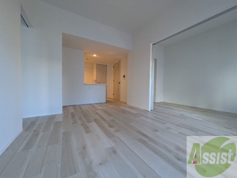 居室・リビング　広々したリビングで快適にくつろげそうです。