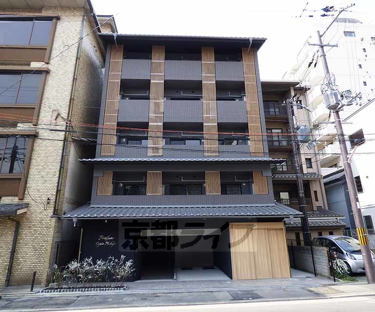 京都市上京区横大宮町のマンションの建物外観