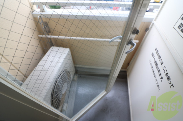 バルコニー　室内洗濯パン、洗濯機付です。