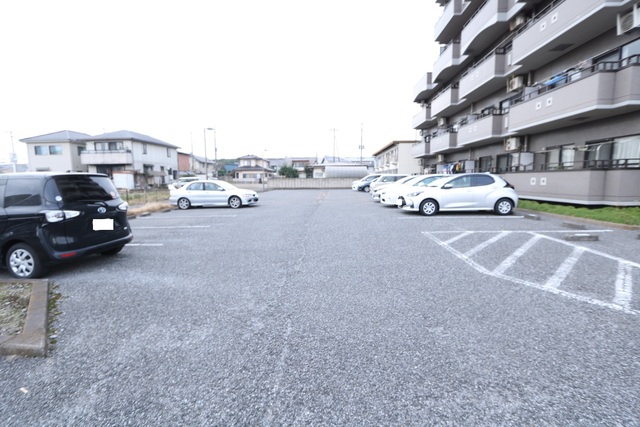 【スカイシティー神山の駐車場】