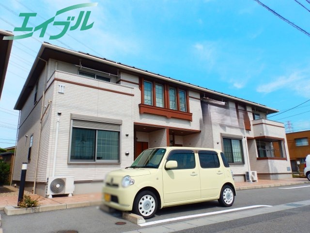 三重郡朝日町大字縄生のアパートの建物外観