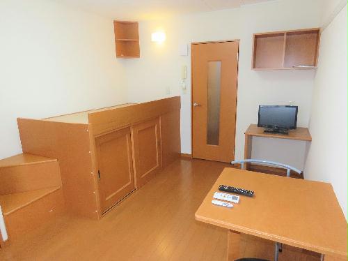 居室・リビング　ハイベッドタイプのお部屋です