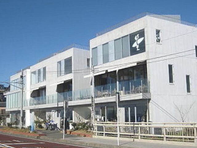 【藤沢市片瀬海岸のマンションのショッピングセンター】