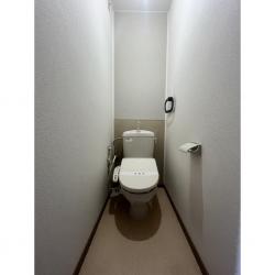 トイレ　ウォシュレット付き