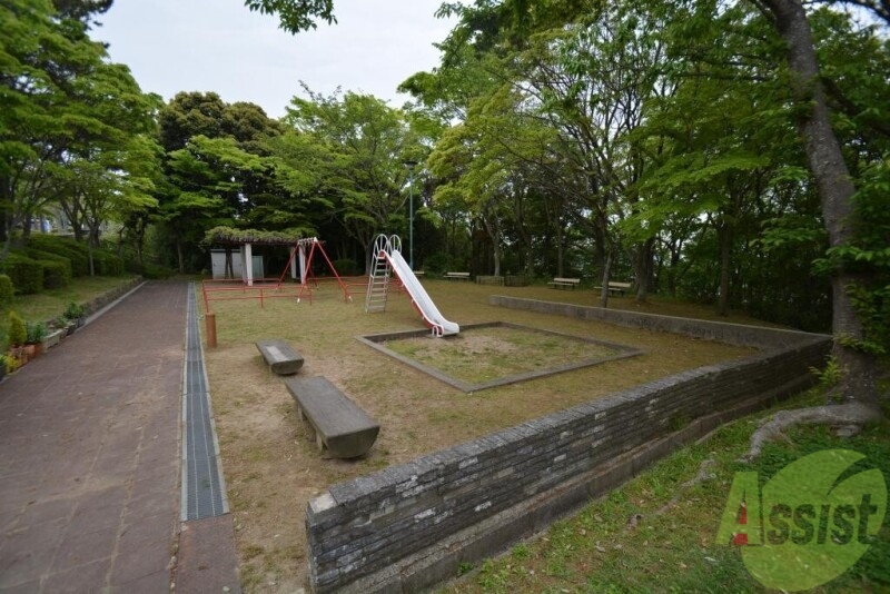 【神戸市北区北五葉のマンションの公園】