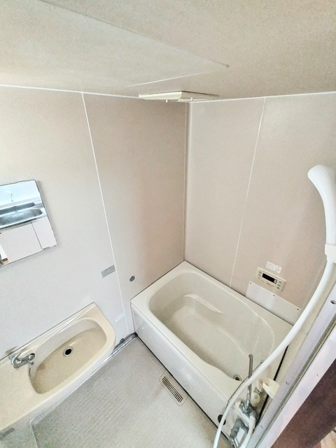 バス・シャワールーム　お風呂・トイレは別室です。