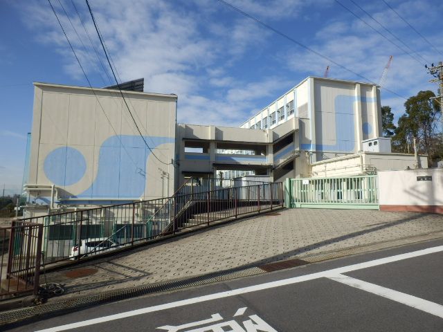 中学校　名古屋市立久方中学校（中学校）まで461m