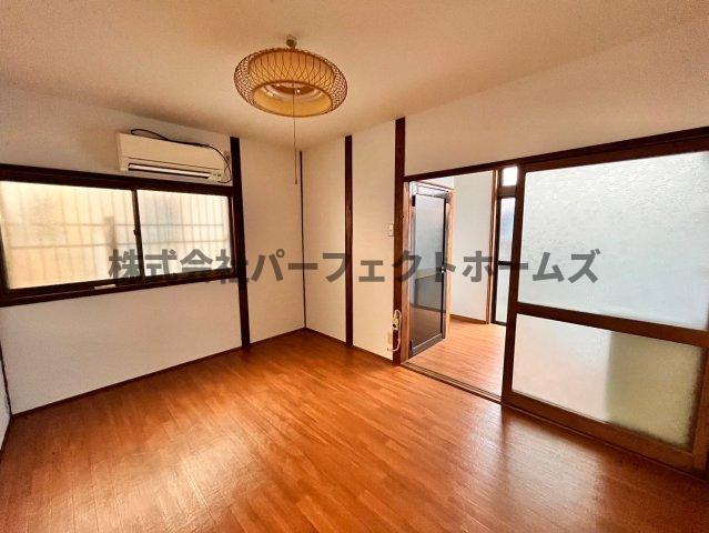 居室・リビング　こちらの居間で趣味の時間をお楽しみください