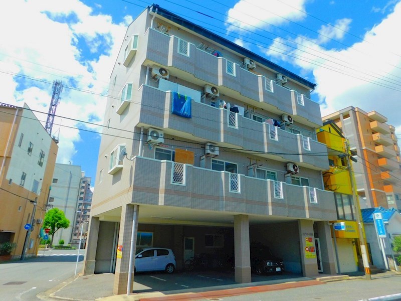 【北九州市門司区東本町のマンションの建物外観】