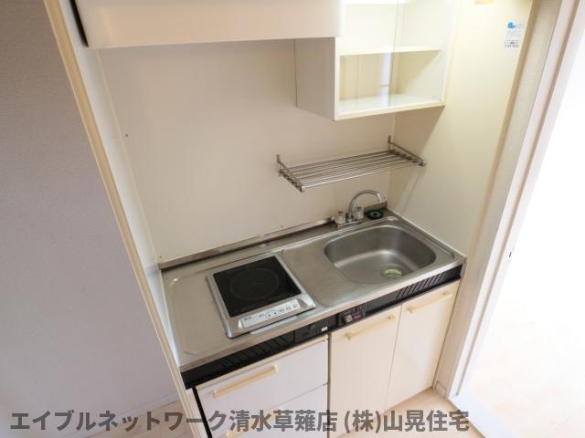 【静岡市清水区七ツ新屋のアパートのキッチン】