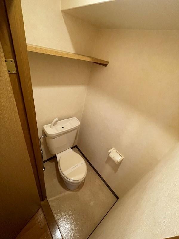 トイレ　同物件別号室参考写真