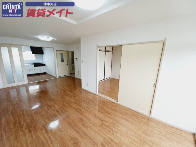 居室・リビング　反転タイプ参考写真