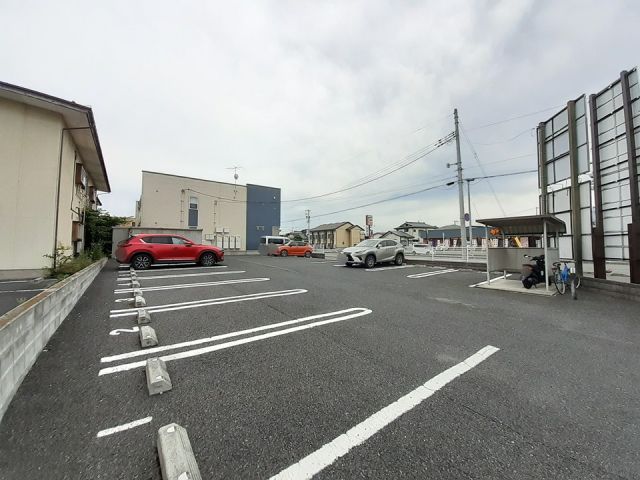 【山形市江俣のアパートの駐車場】