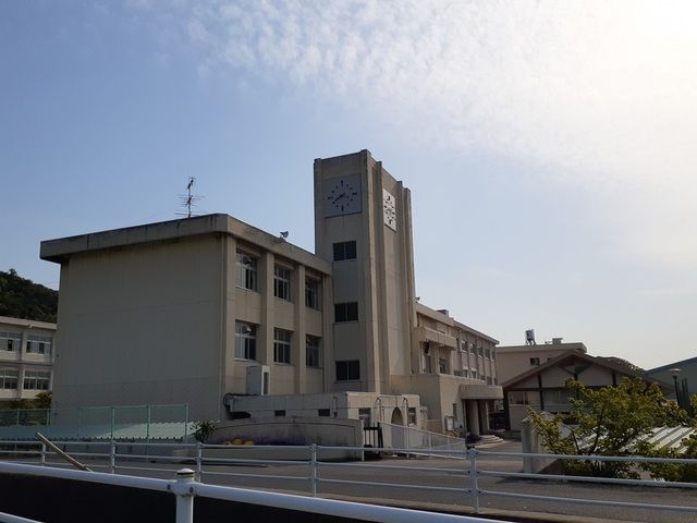 【岡山市南区郡のアパートの小学校】