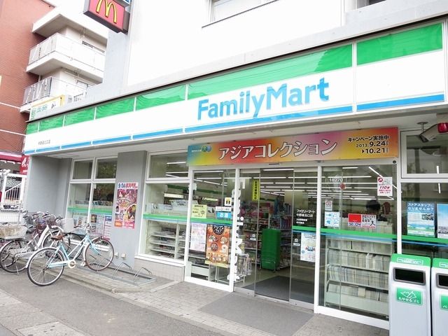 コンビニ　ファミリーマート（コンビニ）まで209m